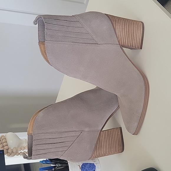MARC FISHER LTD | OMMIE POINTED TOE BOOTIE IN LIGHT NATURAL - Picture 5 of 7